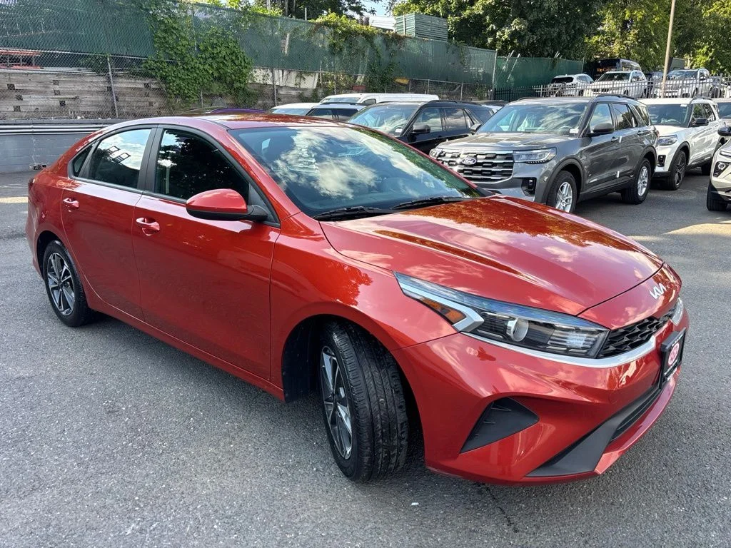 Used 2023 Red Kia LXS image 7