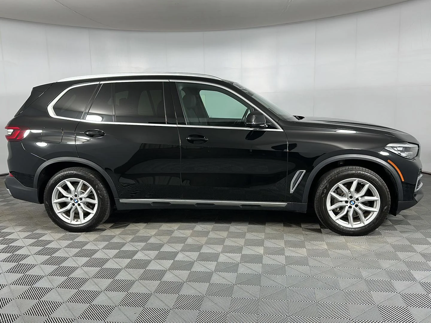 Used 2021 Jet Black BMW xDrive40i image 31