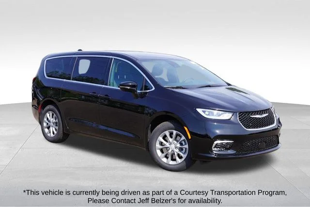 2026 Chrysler Pacifica Select AWD's photo