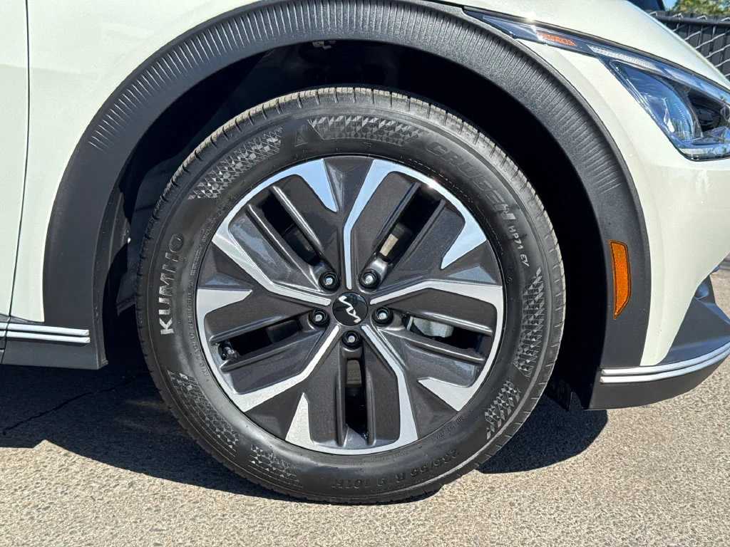 Used 2024 White Kia Light image 7