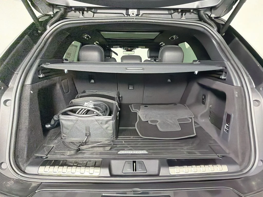 New 2027 Carpathian Grey Prem Met Land Rover Dynamic SE image 28