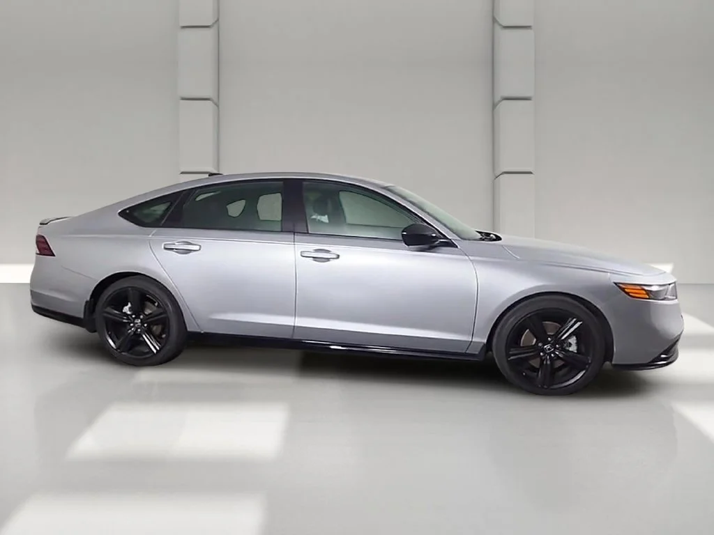Used 2025 Solar Silver Metallic Honda Sport-L image 35