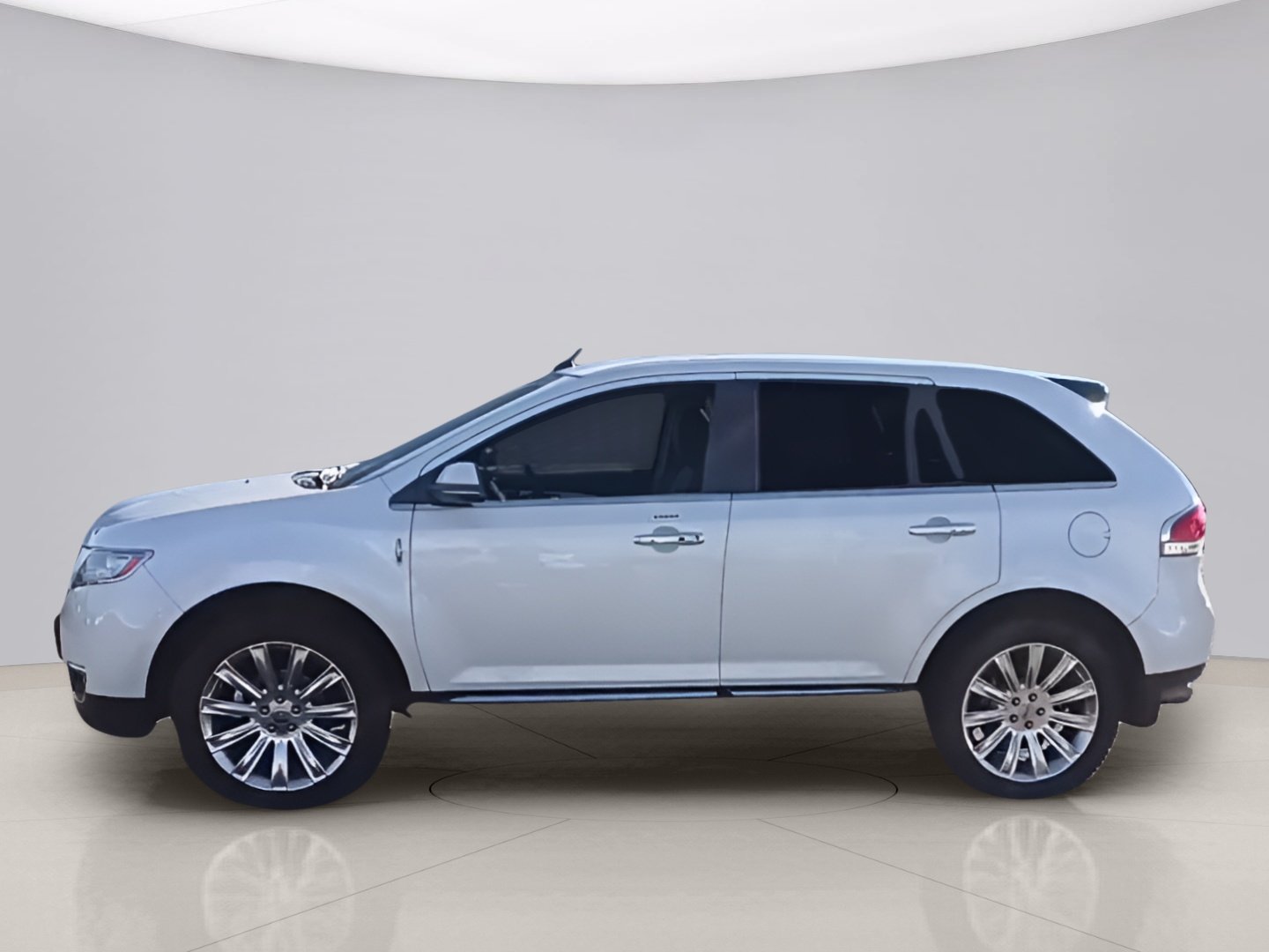 Used 2013 White Lincoln AWD image 8
