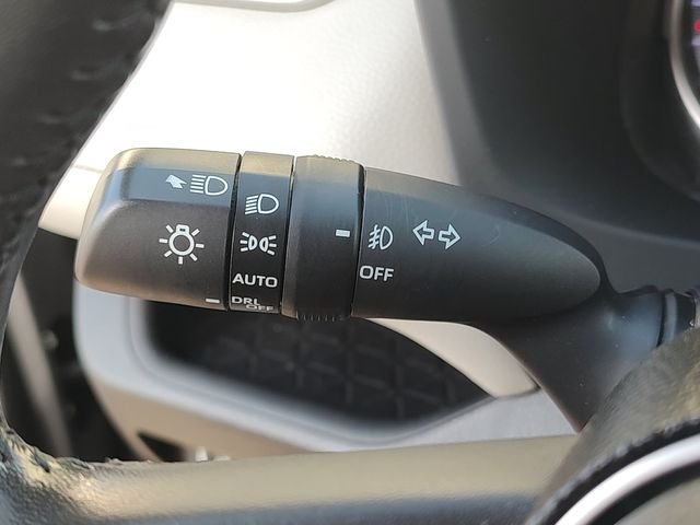 Used 2019 Gray Toyota XLE Premium image 22