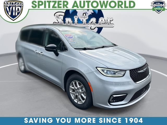 Silver 2024 Chrysler Pacifica Minivan Front-Wheel Drive 9-Speed Automatic