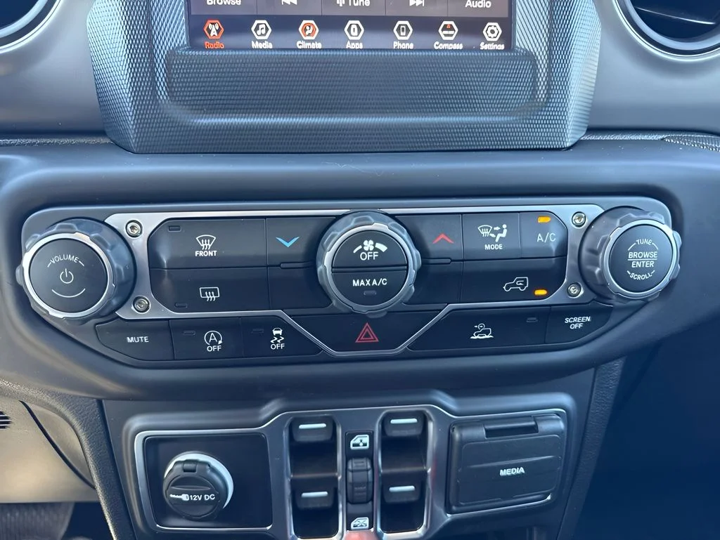 Used 2022 Black Jeep Sport image 17