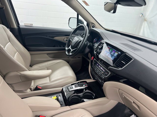 Used 2022 Red Honda Touring image 25