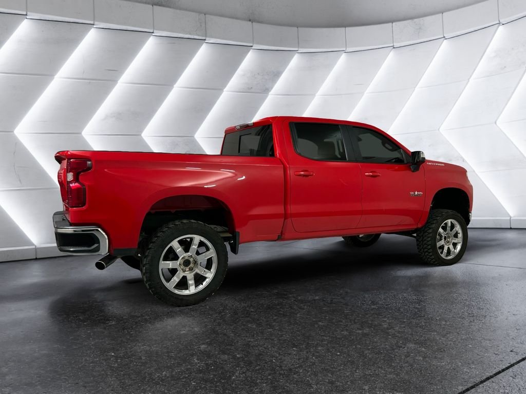 Used 2022 Red Chevrolet LT image 4