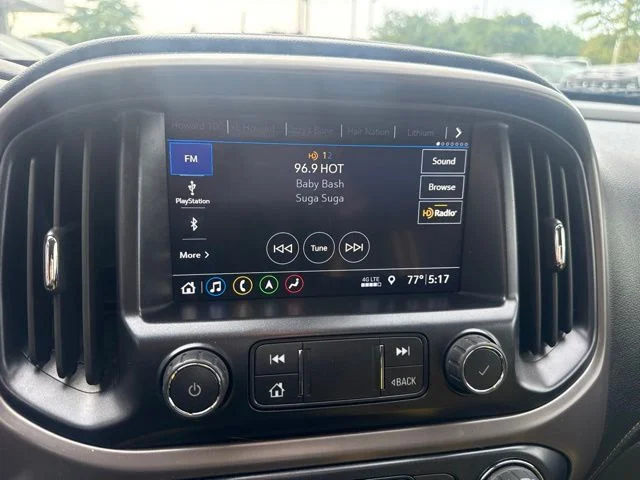 Used 2021 White GMC AT4 w/Leather image 22