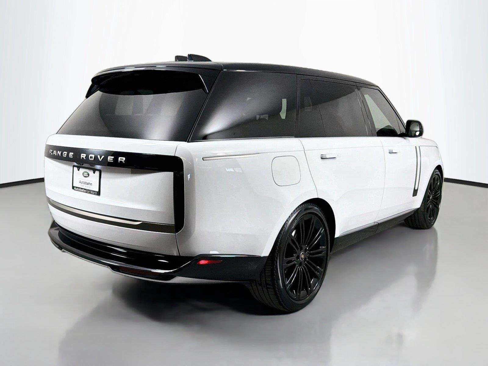 Used 2024 Fuji White Land Rover P530 SE LWB 7 SEATS image 5