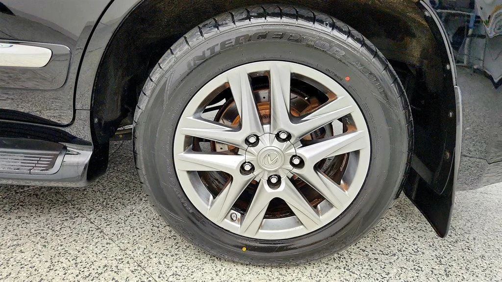 Used 2013 Black Onyx Lexus 4WD 4dr w/ Luxury Package, Mark Levinson & Rear Entertainment image 9
