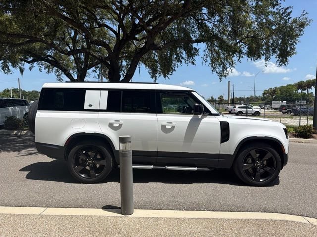 Used 2023 Fuji White Land Rover S image 3