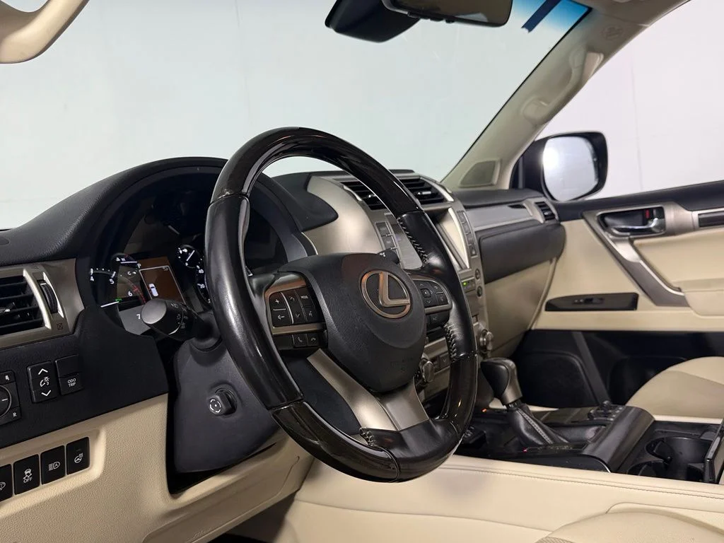 Used 2021  Lexus 460 image 20