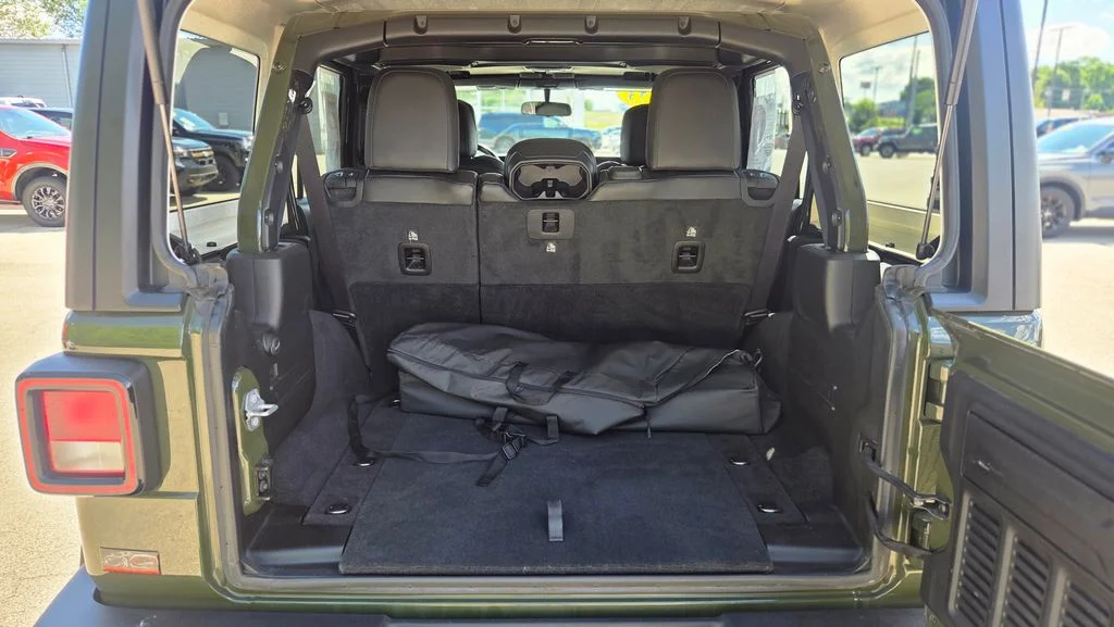 Used 2023 Green Jeep Sport S image 9