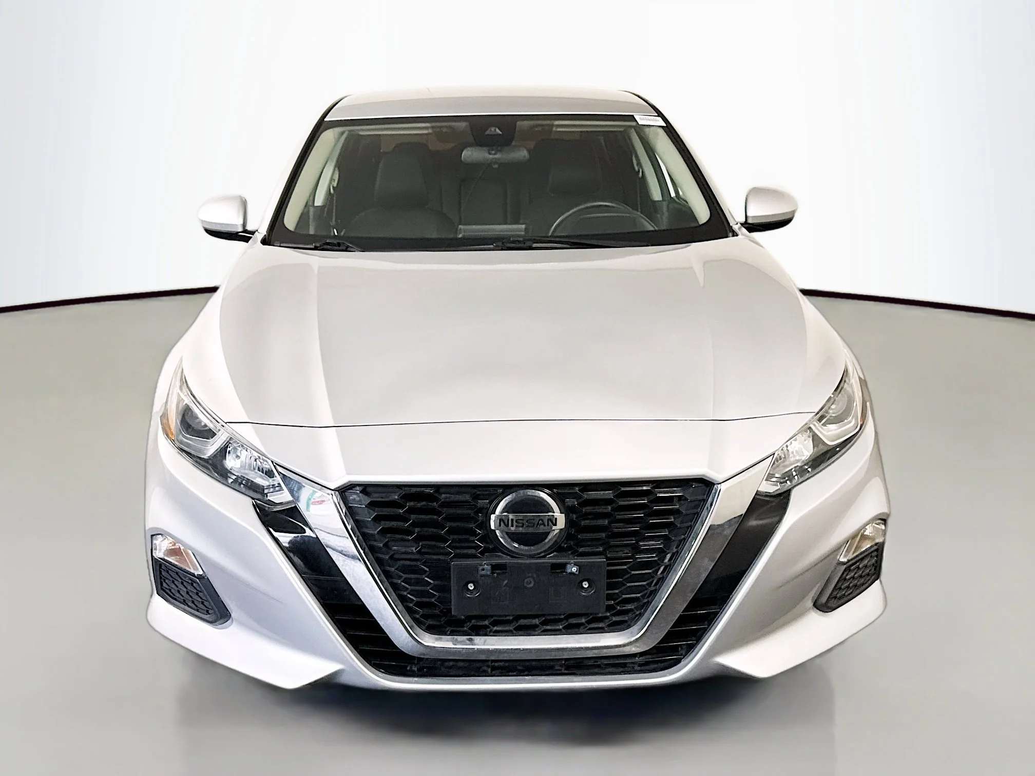 Used 2021 Brilliant Silver Metallic Nissan 2.5 S image 2