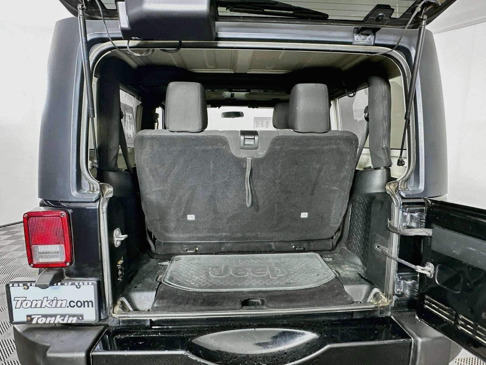 Used 2018 Black Clearcoat Jeep Sport image 21