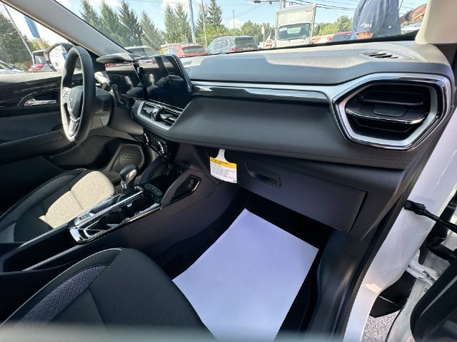New 2026 Summit White Chevrolet LT image 31