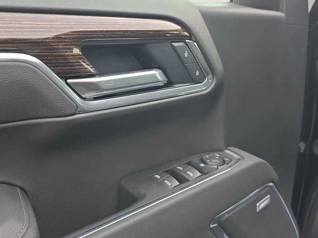 New 2026 Onyx Black GMC Elevation image 11