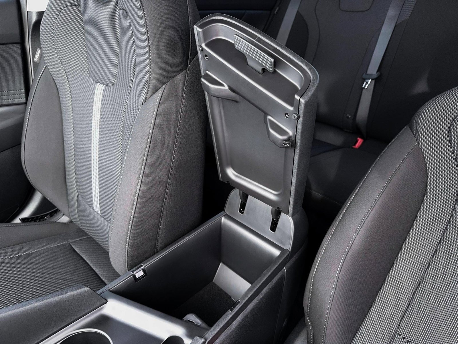 New 2026 Serenity White Hyundai SE image 18