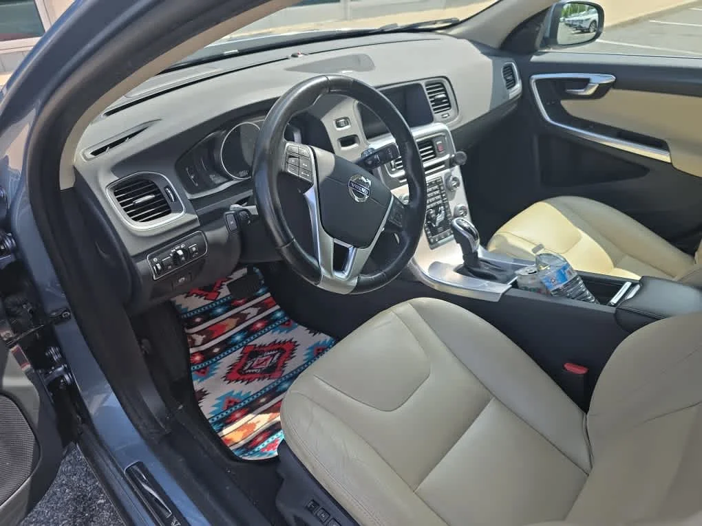 Used 2017 Mussel Blue Metallic Volvo Platinum image 4