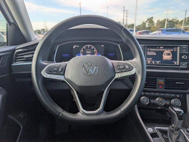 Used 2022 White Volkswagen 1.5T SE image 24