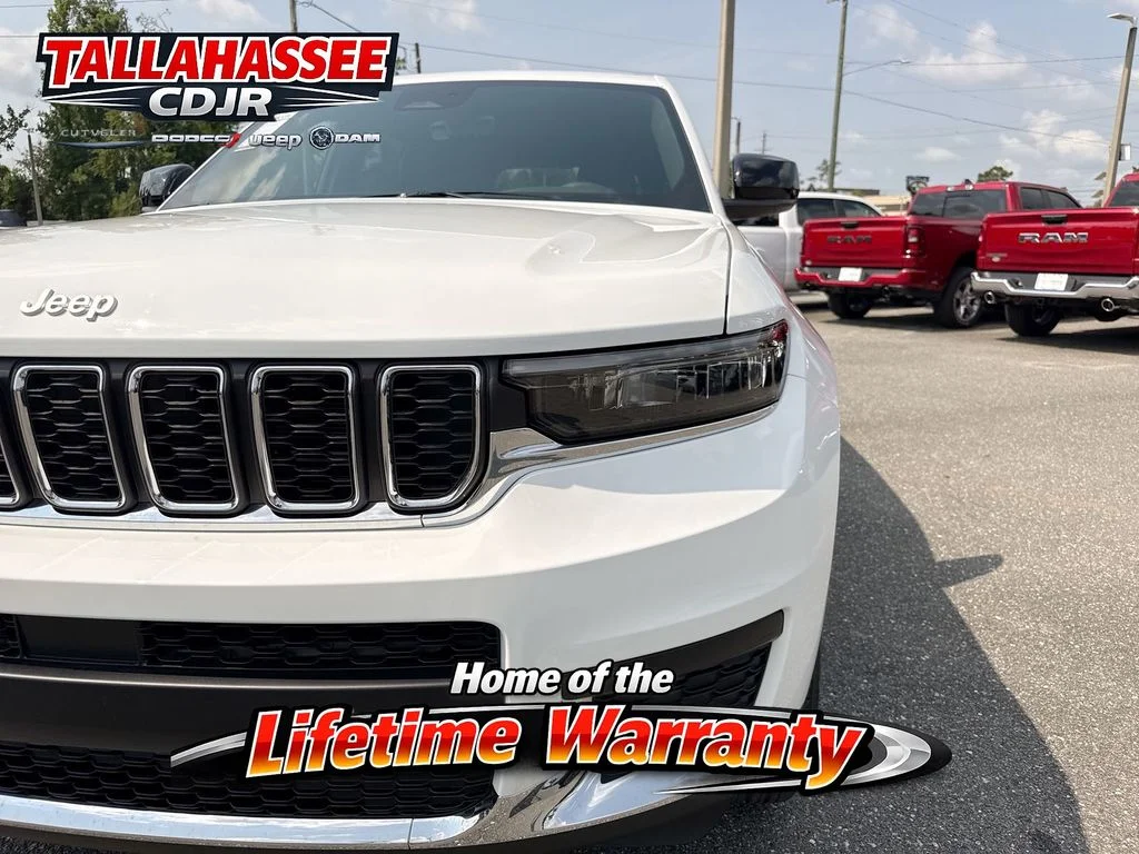 New 2026 Bright White Clearcoat Jeep Laredo image 10