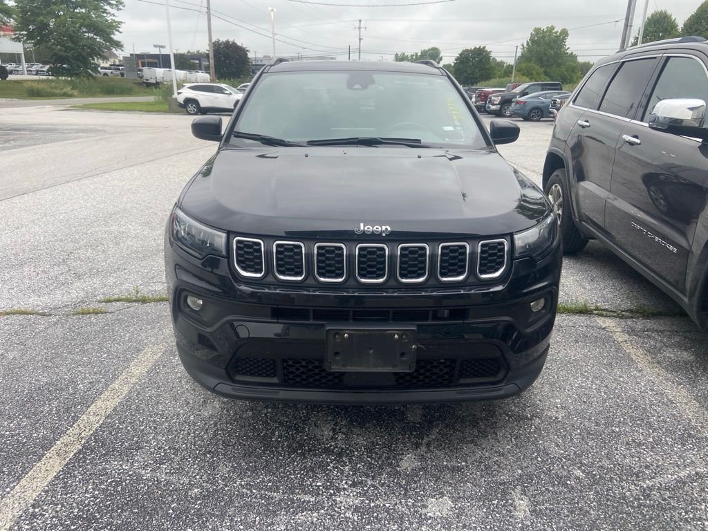 Used 2024 Diamond Black Jeep Latitude image 2