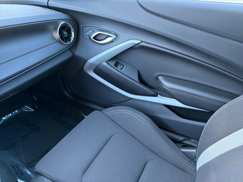 2024 Chevrolet Camaro 1LT - Photo 25