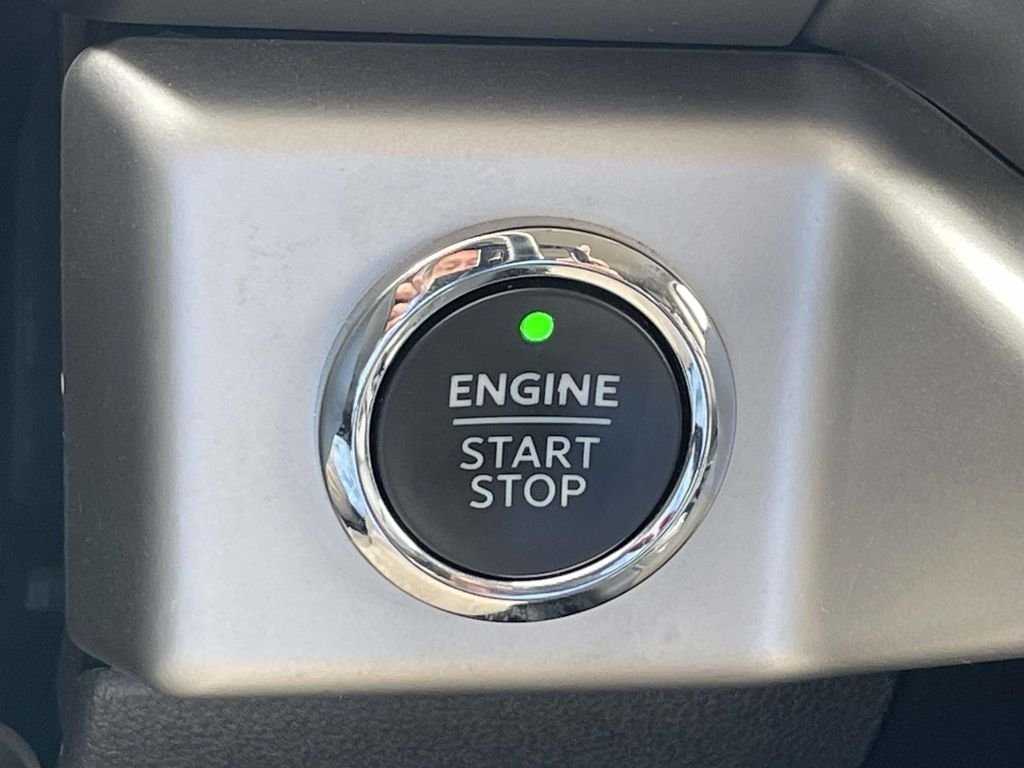 Used 2024 Silver Ford XLT image 26