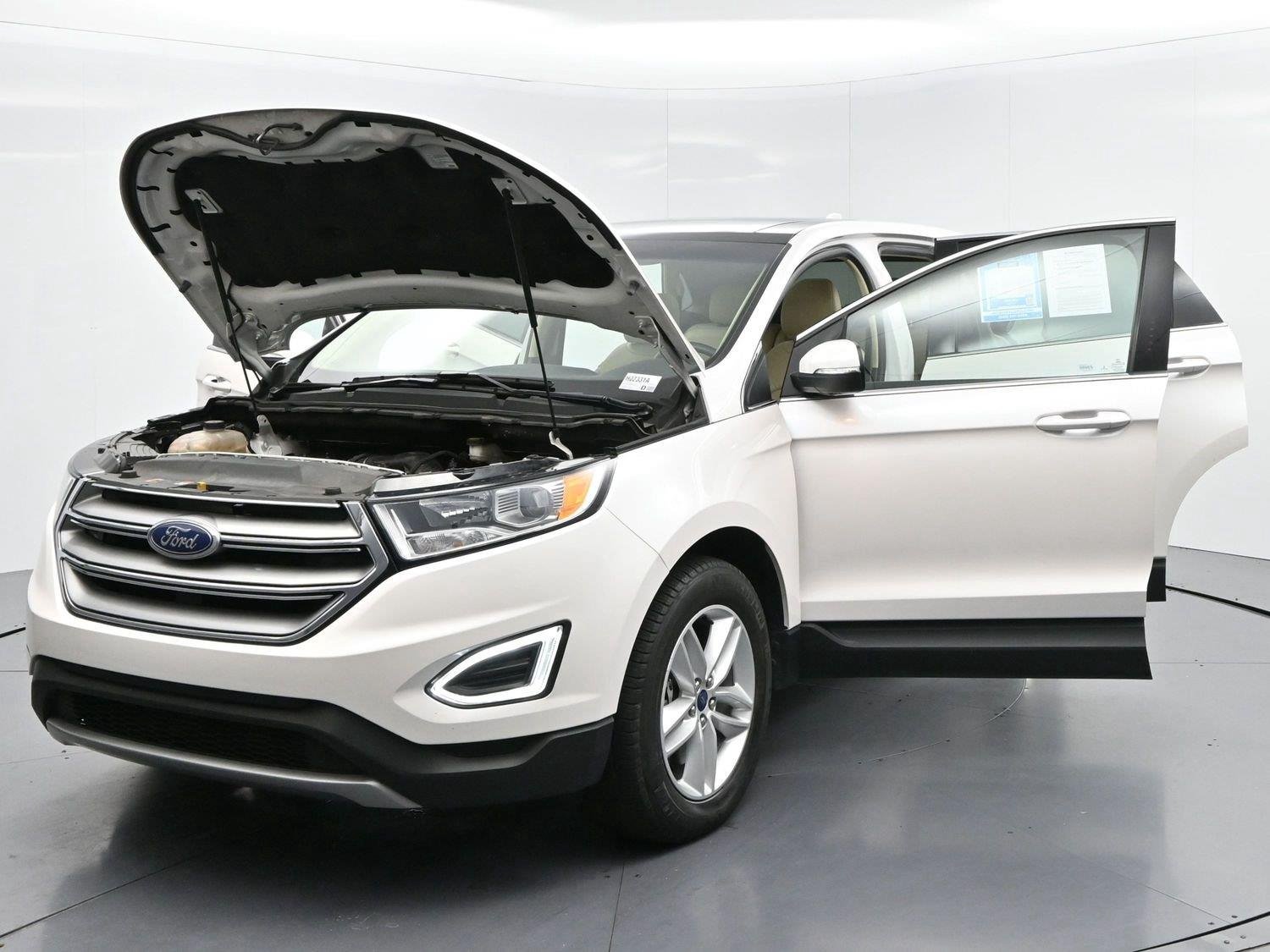 Used 2017 White Platinum Metallic Tri-Coat Ford SEL image 37