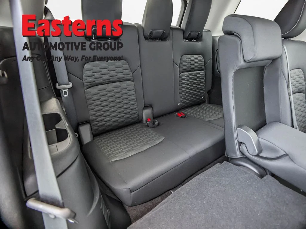 Used 2022 Gray Nissan SV image 18