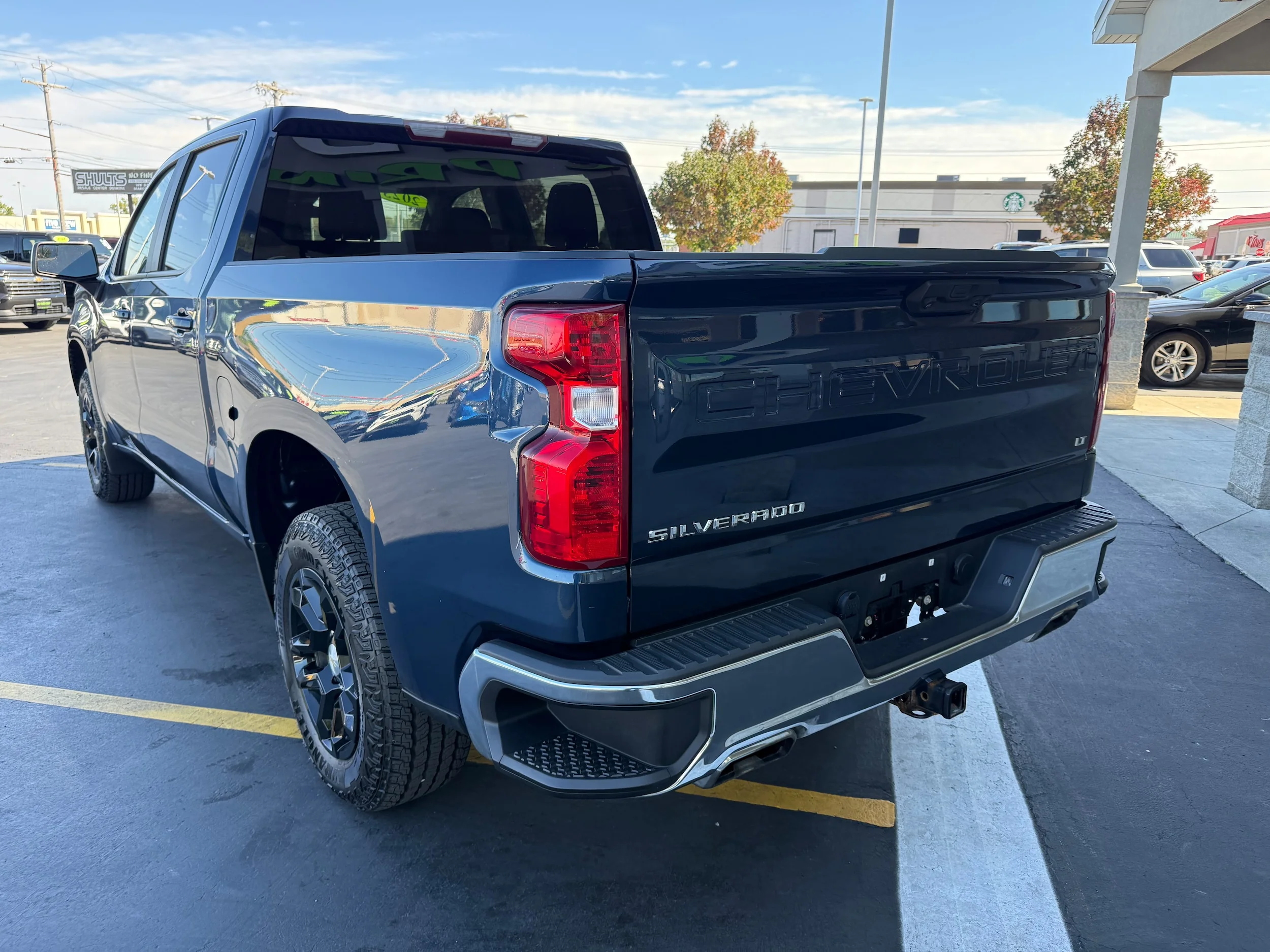 Used 2023 Northsky Blue Metallic Chevrolet LT image 4