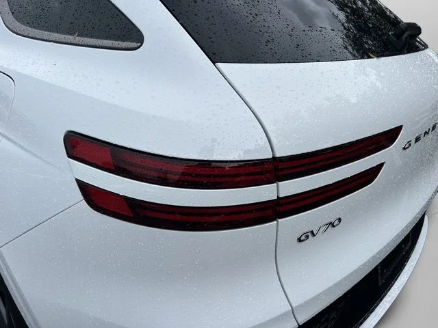 Used 2025 White Genesis 3.5T Sport image 14
