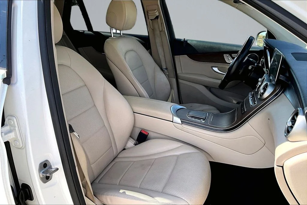 Used 2022 White Mercedes-Benz GLC 300 image 7