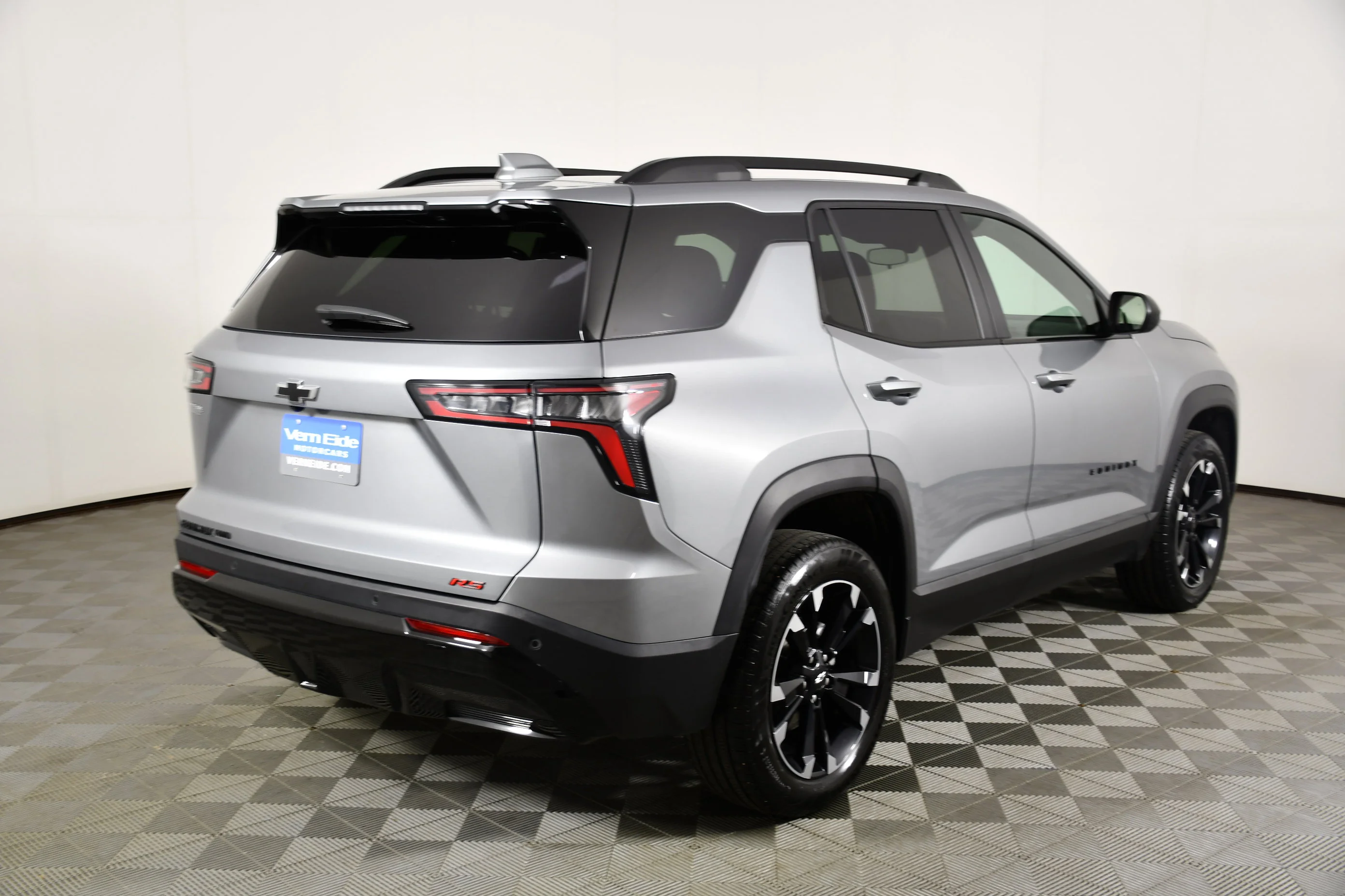 Used 2025 Sterling Gray Metallic Chevrolet AWD RS image 6