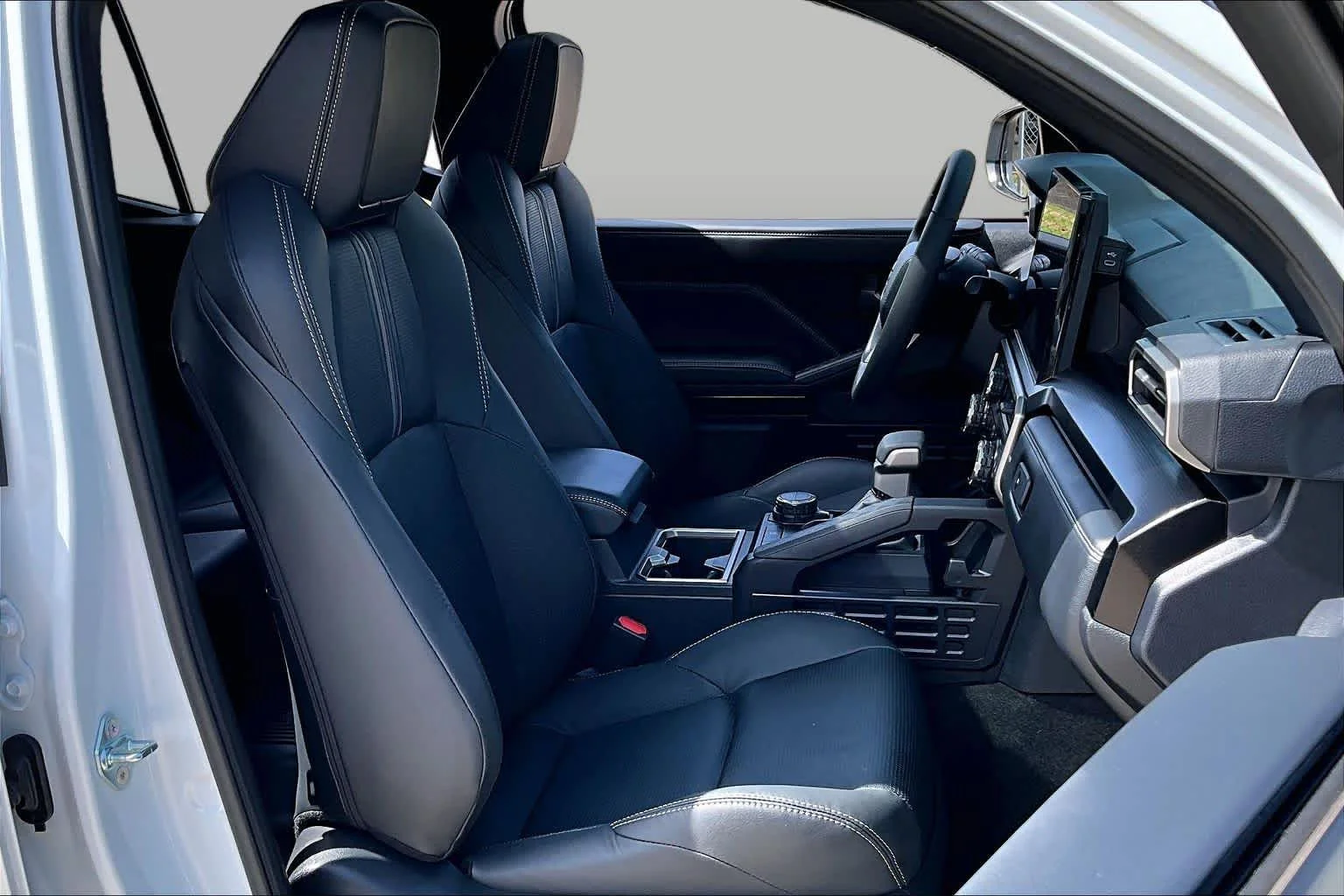 Used 2026 Wind Chill Pearl Toyota Limited image 9
