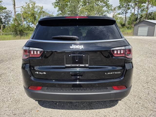 New 2026 Diamond Black Crystal Pearl-Coat Exterior Paint Jeep Limited image 5