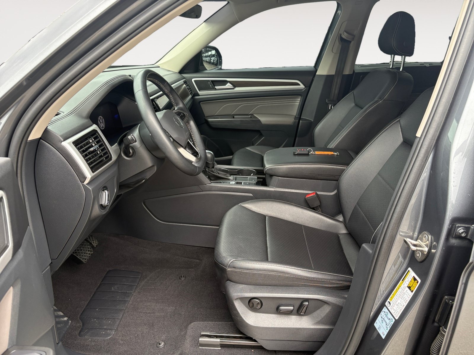 Used 2022 Platinum Gray Metallic Volkswagen 2.0T SE w/Technology image 19