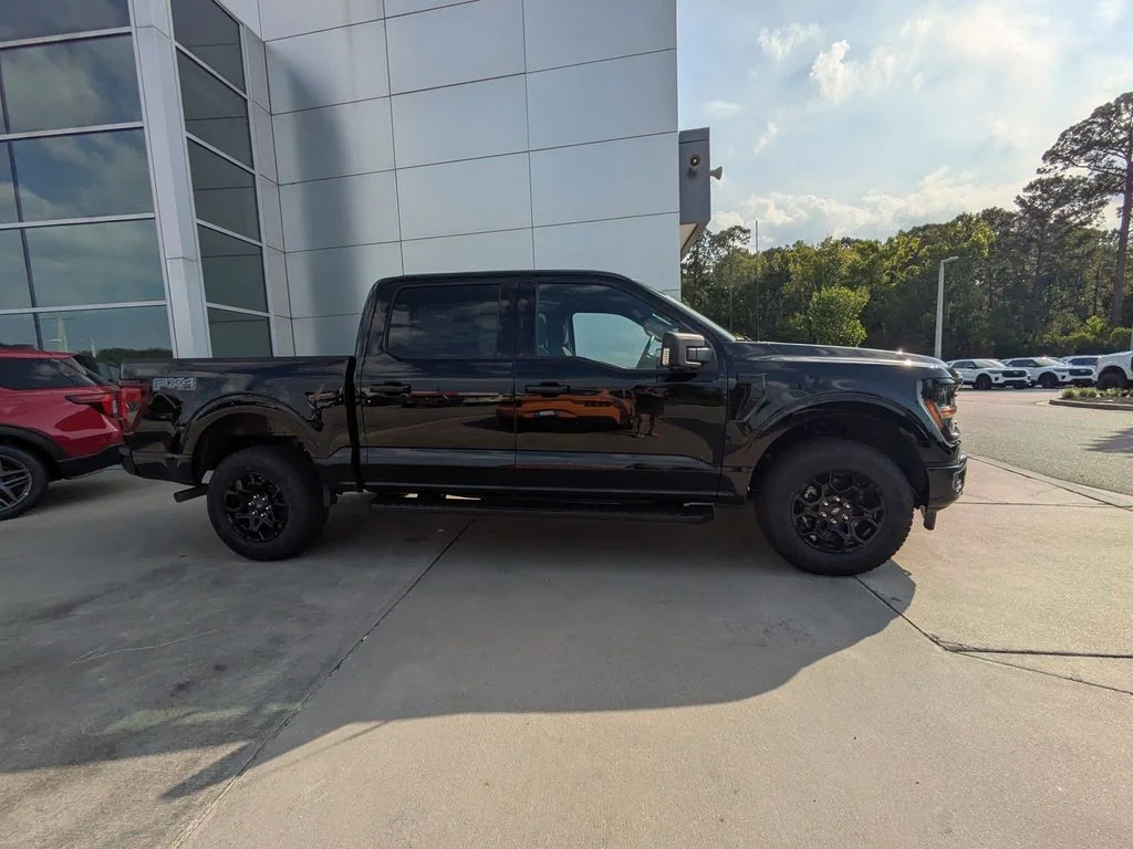 New 2026 Agate Black Metallic Ford XLT image 3