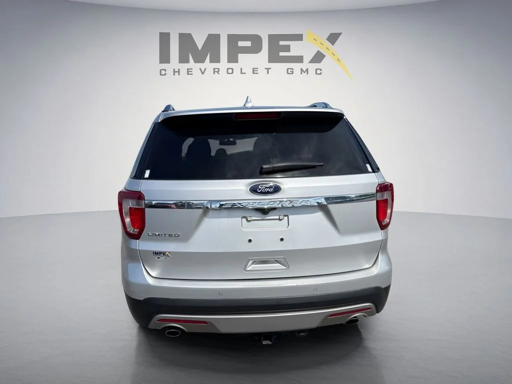 Used 2017 Silver Ford Limited image 4