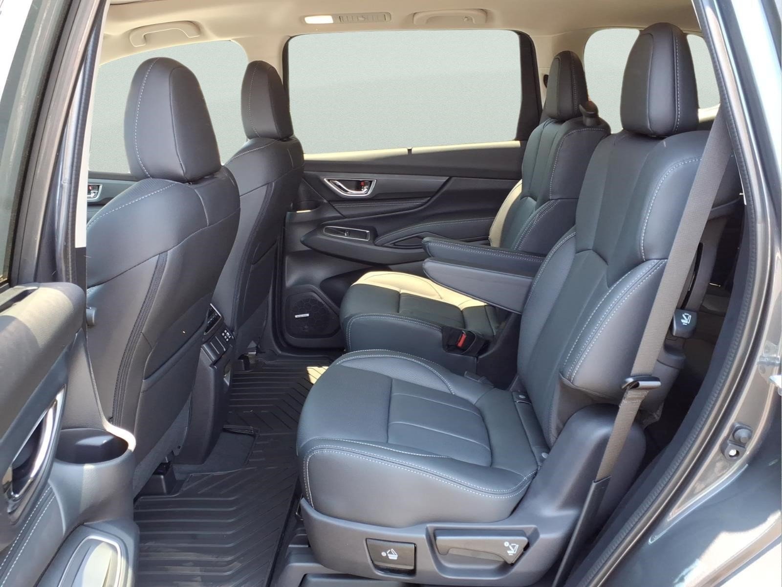 New 2026 MAGNETITE GRAY METALLIC Subaru Limited 7-Passenger image 6
