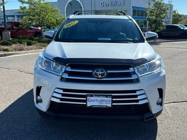 Used 2017 White Toyota XLE image 10