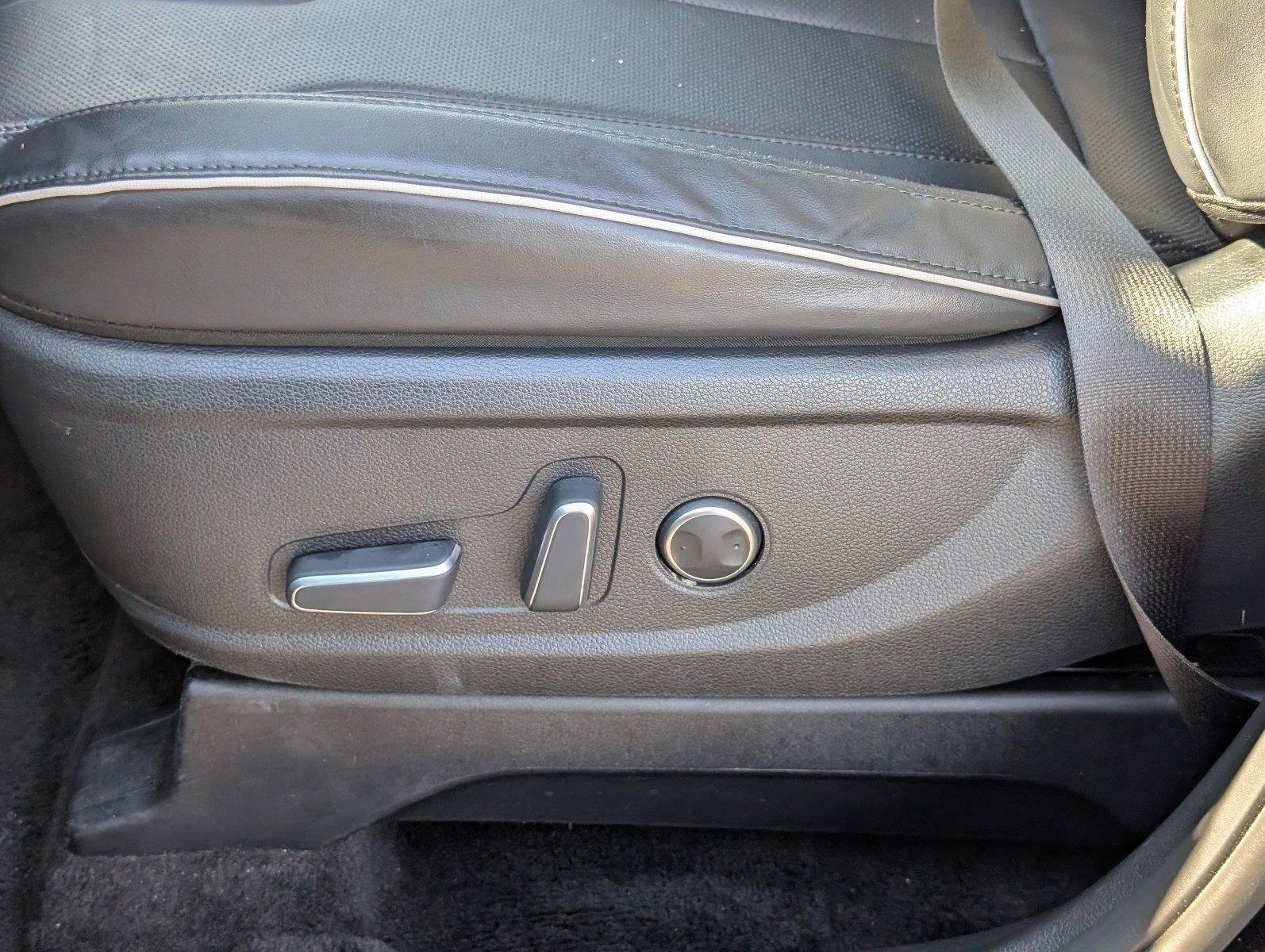 Used 2025 Abyss Black Pearl Hyundai SEL image 18