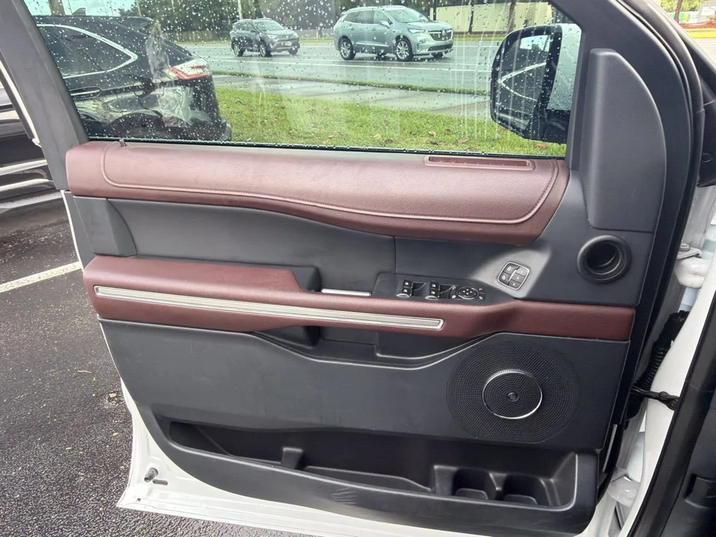 Used 2022 White Ford Limited image 10