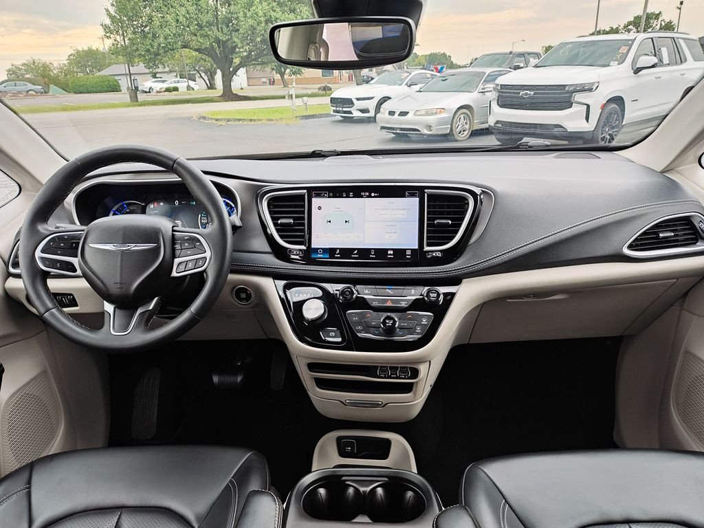 Used 2023 White Chrysler Touring L image 15