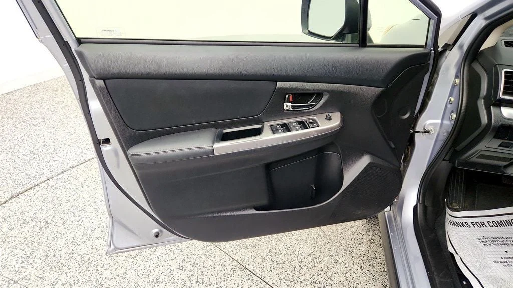 Used 2015 Ice Silver Metallic Subaru 5dr CVT 2.0i Premium image 10