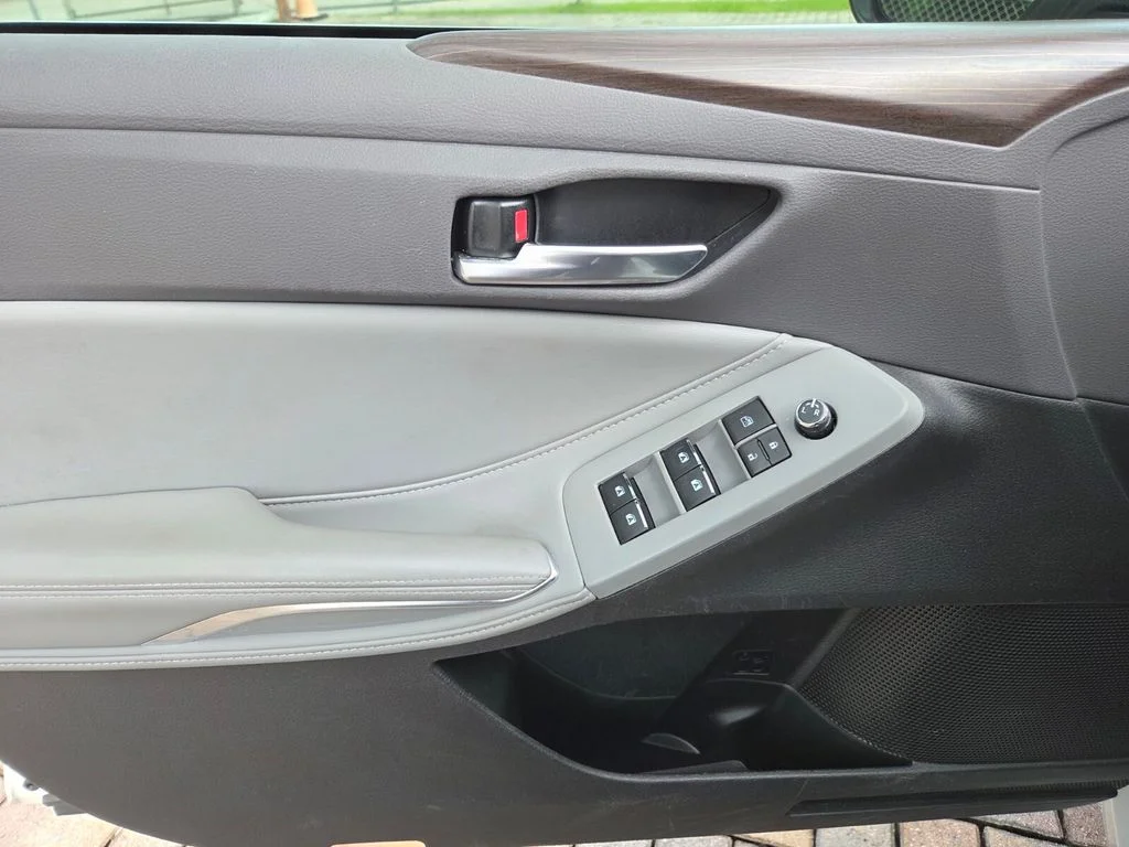 Used 2021 Beige Toyota XLE Plus image 26