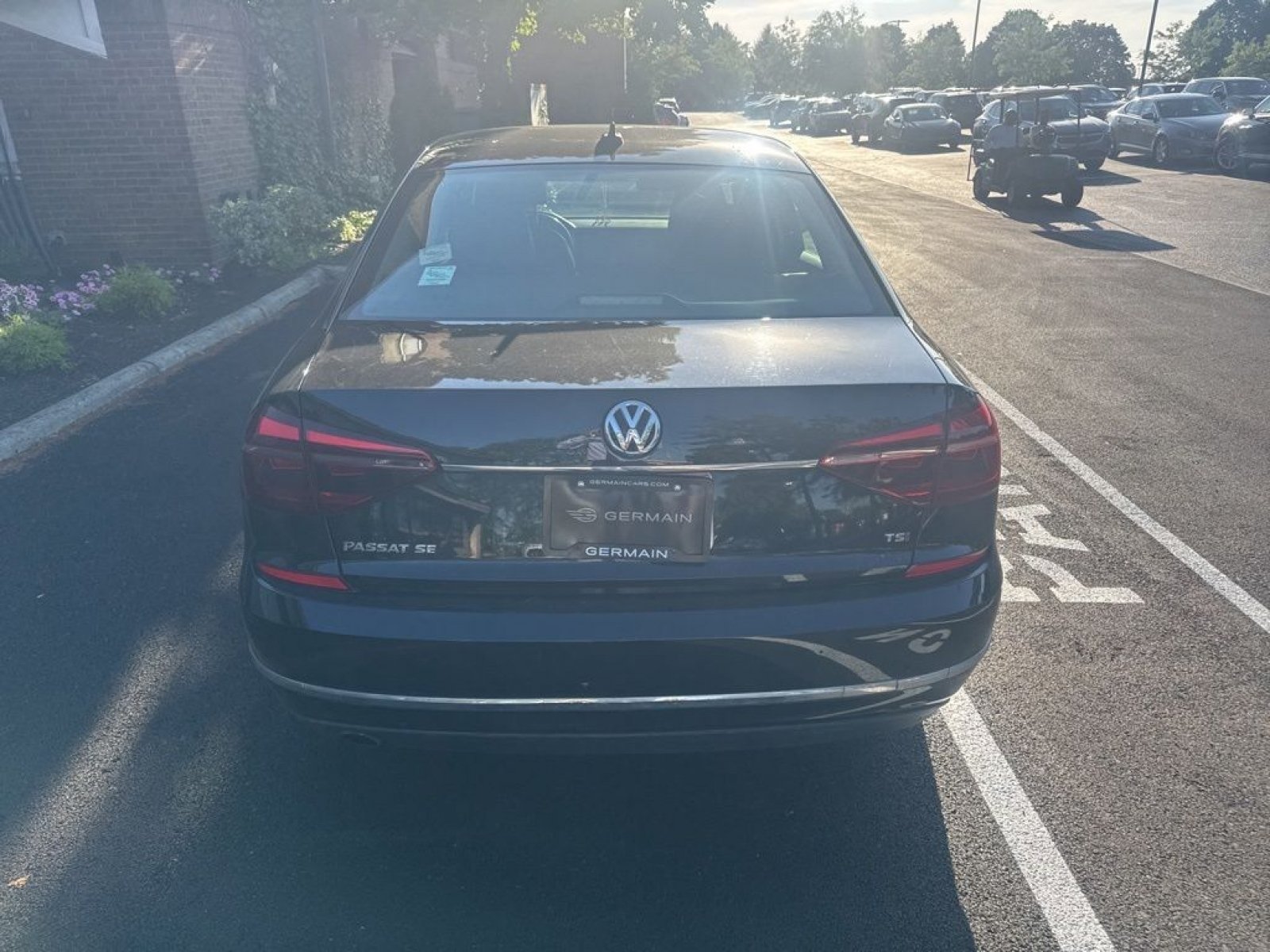 Used 2018 Deep Black Pearl Metallic Volkswagen 2.0T SE image 5