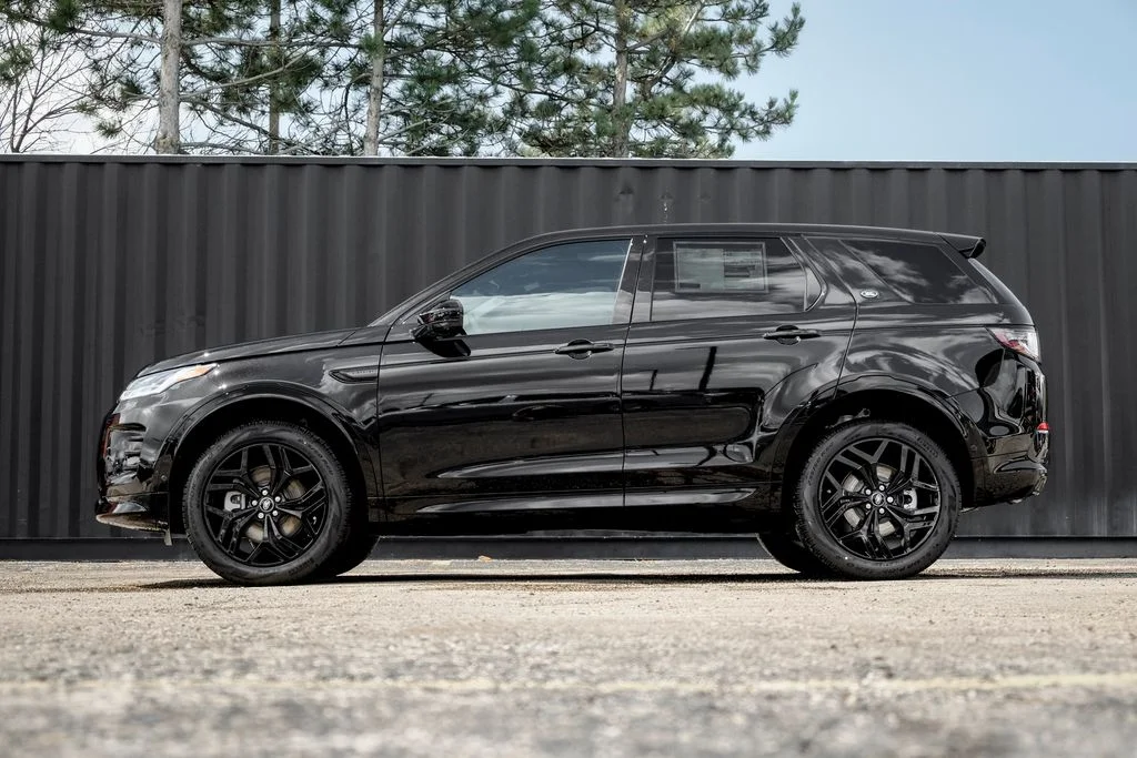 New 2026 Santorini Black Land Rover Landmark image 3