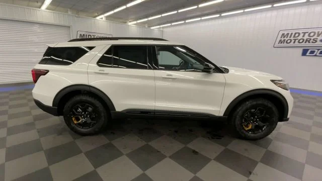 New 2027 Star White Metallic Tri-Coat Ford Tremor® image 9